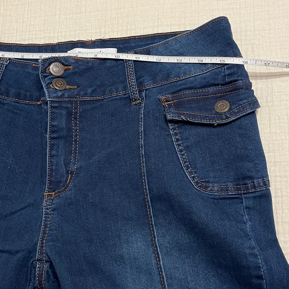 New Without Tags, Never Worn Women's Flared Blue Jeans. Size 15 - Picture 5 of 7